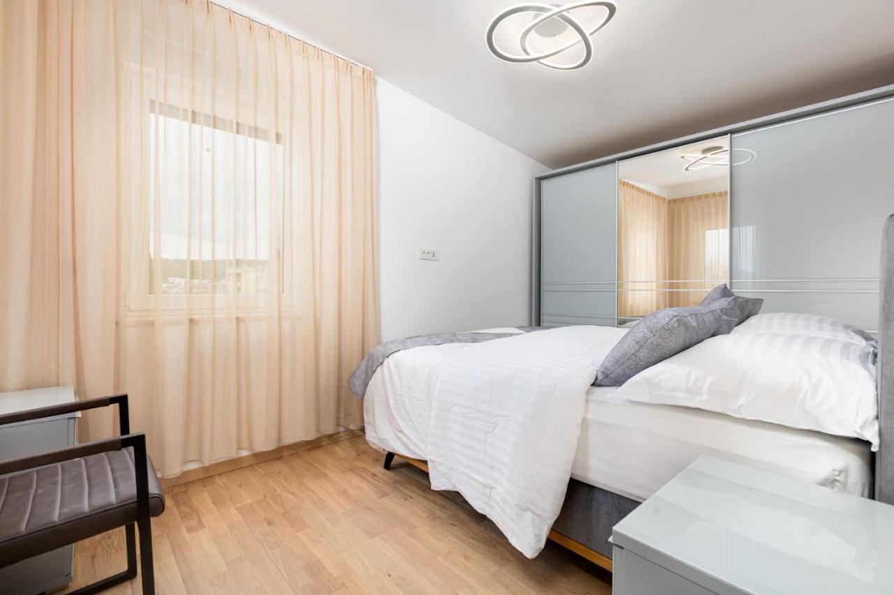 Apartment Muzini Malinska Bagian luar foto
