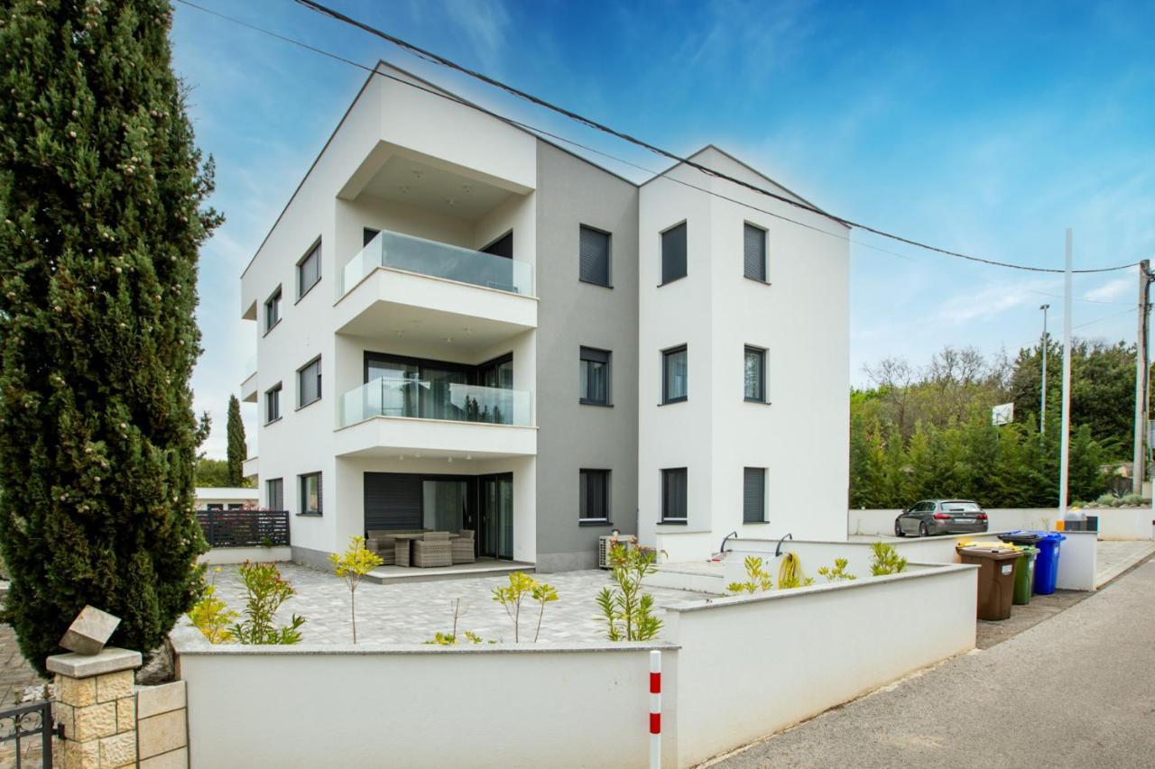 Apartment Muzini Malinska Bagian luar foto