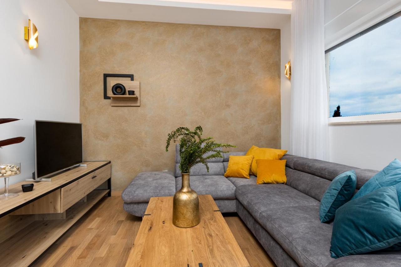 Apartment Muzini Malinska Bagian luar foto