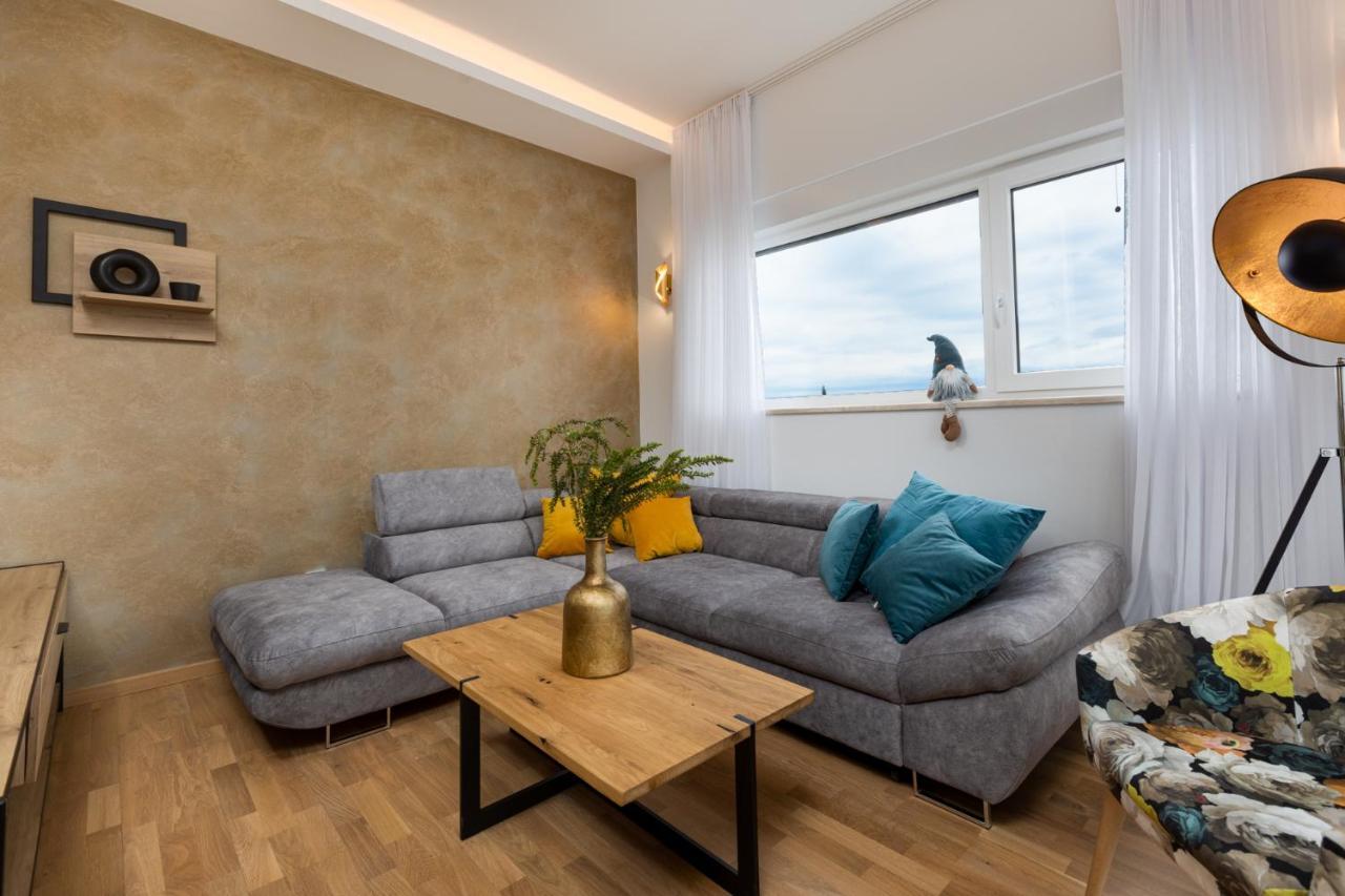 Apartment Muzini Malinska Bagian luar foto